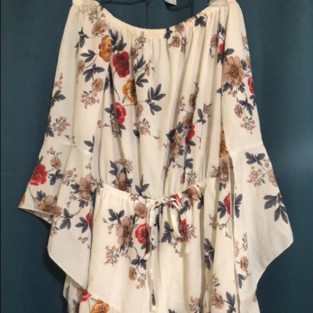 Floral romper. Does not fit my body properly
